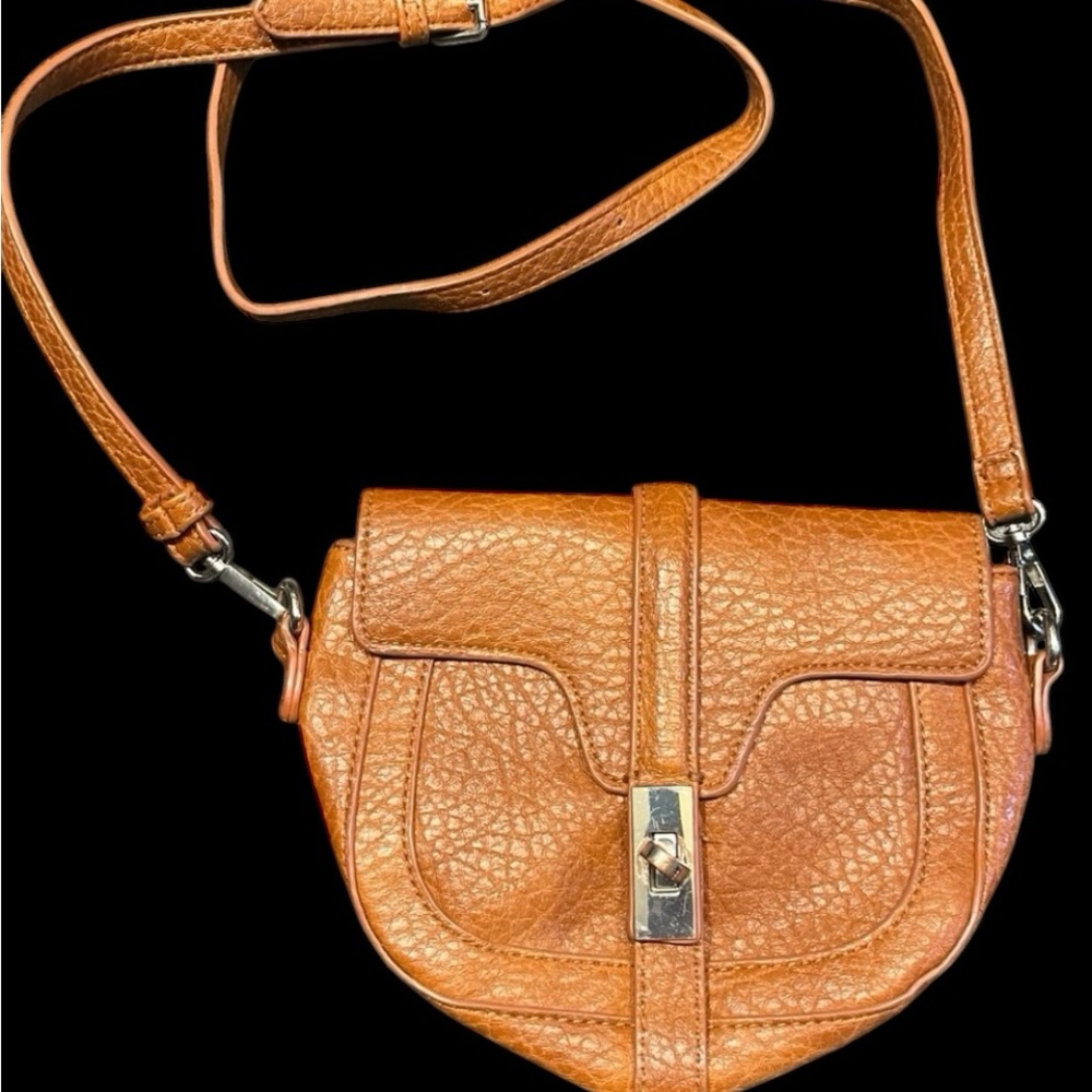 Elegant Tan Leather Crossbody Bag